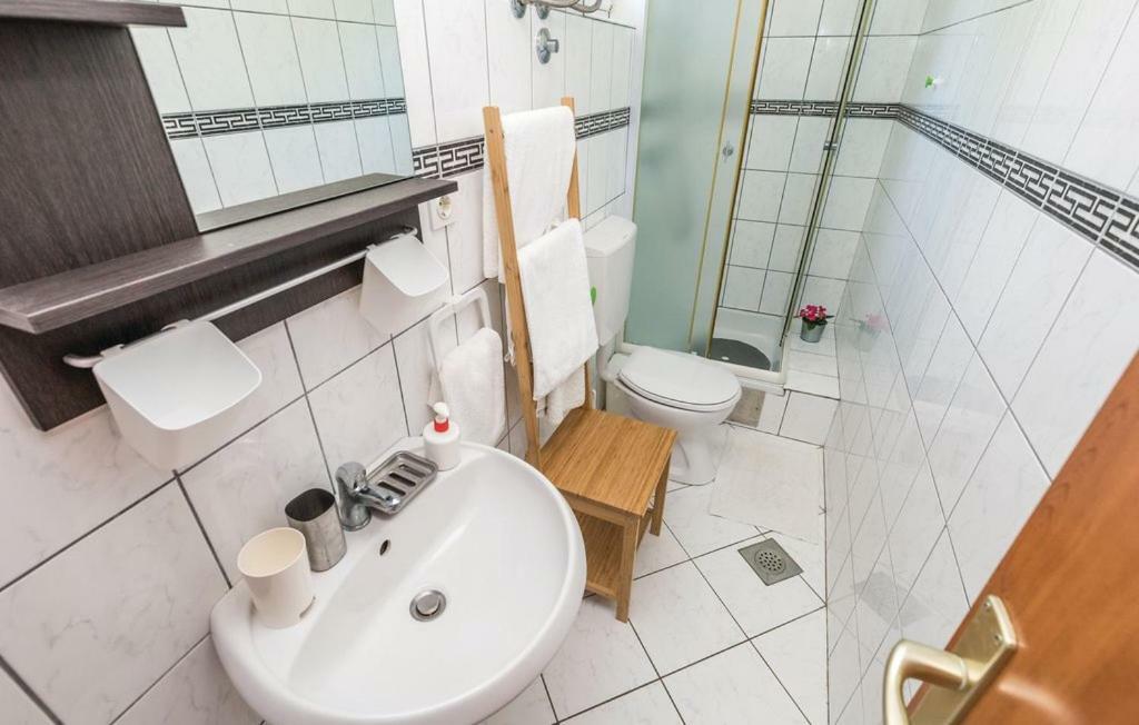 Tommy Apartment Barbat na Rabu